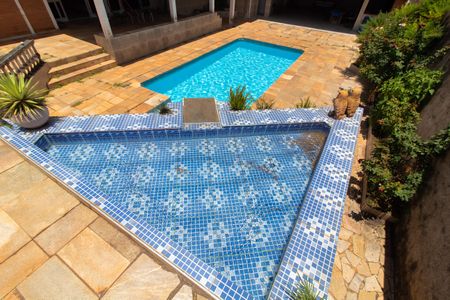 Casa à venda com 910m², 4 quartos e 7 vagas Casa à venda com 910m², 4 quartos e 7 vagasVISTA DA ÁREA EXTERNA PISCINA