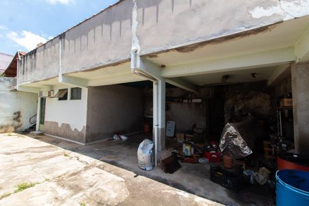 Casa à venda com 910m², 4 quartos e 7 vagas Casa à venda com 910m², 4 quartos e 7 vagasÁREA EXTERNA FUNDOS