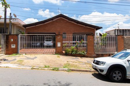 Casa à venda com 910m², 4 quartos e 7 vagas Casa à venda com 910m², 4 quartos e 7 vagasFACHADA