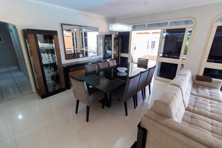 Casa à venda com 910m², 4 quartos e 7 vagas Casa à venda com 910m², 4 quartos e 7 vagasSALA DE JANTAR