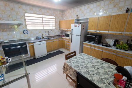 Casa à venda com 910m², 4 quartos e 7 vagas Casa à venda com 910m², 4 quartos e 7 vagasCOZINHA
