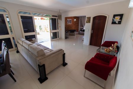 Casa à venda com 910m², 4 quartos e 7 vagas Casa à venda com 910m², 4 quartos e 7 vagasSALA DE ESTAR