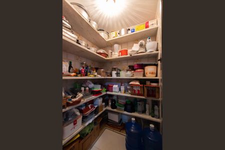 Casa à venda com 910m², 4 quartos e 7 vagas Casa à venda com 910m², 4 quartos e 7 vagasDISPENSA