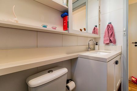 Apartamento à venda com 64m², 2 quartos e 1 vagaSuite - Banheiro