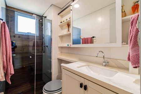 Apartamento à venda com 64m², 2 quartos e 1 vagaSuite - Banheiro