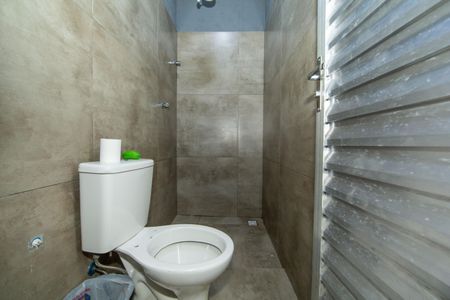 Casa para alugar com 300m², 2 quartos e sem vagaBANHEIRO2