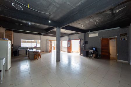 Casa para alugar com 300m², 2 quartos e sem vagaSALAO