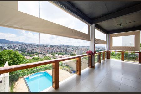 Casa para alugar com 300m², 2 quartos e sem vagaVARANDA