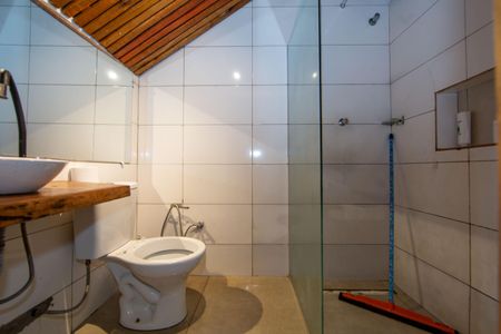 Casa para alugar com 300m², 2 quartos e sem vagaBANHEIRO1