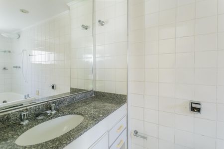 Banheiro de apartamento à venda com 1 quarto, 55m² em Itaim Bibi, São Paulo