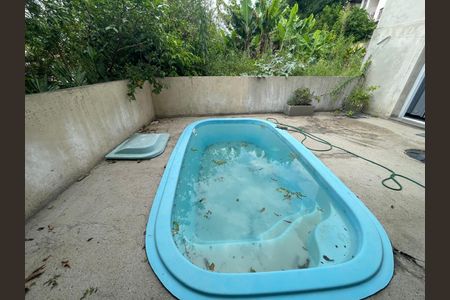 Casa à venda com 103m², 3 quartos e 1 vagaÁrea comum - piscina