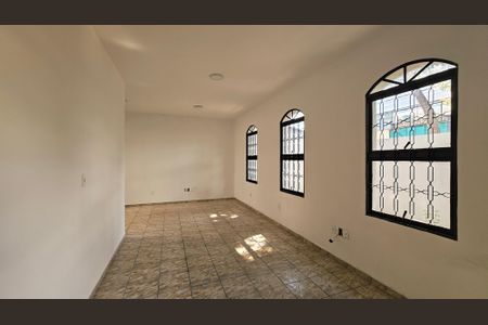 Casa à venda com 250m², 3 quartos e 4 vagas