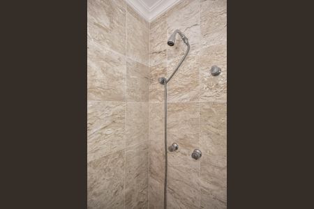 Apartamento para alugar com 164m², 4 quartos e 3 vagasChuveiro do Banheiro da Suíte 2