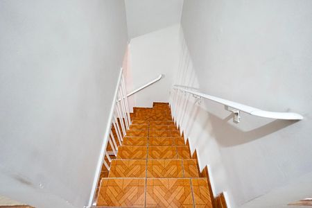 Casa à venda com 120m², 4 quartos e 2 vagasEscada