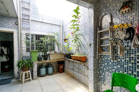 Casa à venda com 120m², 4 quartos e 2 vagasQuintal