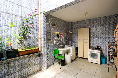 Casa à venda com 120m², 4 quartos e 2 vagasQuintal