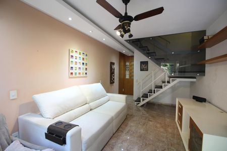 Sala de casa de condomínio para alugar com 3 quartos, 120m² em Taquara, Rio de Janeiro