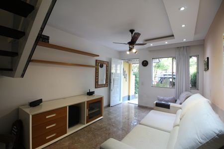 Sala de casa de condomínio para alugar com 3 quartos, 120m² em Taquara, Rio de Janeiro