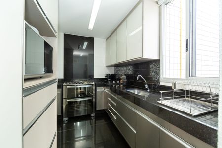 Apartamento à venda com 220m², 4 quartos e 3 vagasCOZINHA