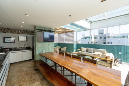 Apartamento à venda com 220m², 4 quartos e 3 vagasCOBERTURA