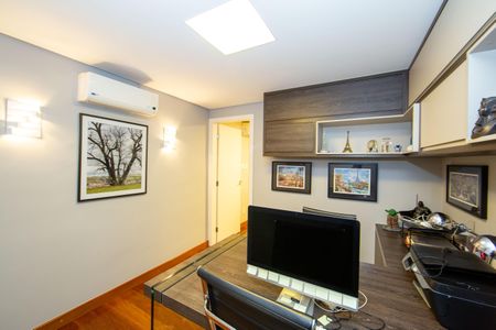 Apartamento à venda com 220m², 4 quartos e 3 vagasESCRITORIO