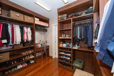 Apartamento à venda com 220m², 4 quartos e 3 vagasCLOSET