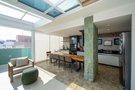 Apartamento à venda com 220m², 4 quartos e 3 vagasCOBERTURA