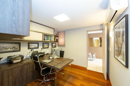 Apartamento à venda com 220m², 4 quartos e 3 vagasESCRITORIO