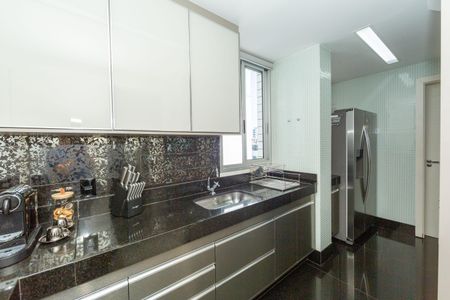 Apartamento à venda com 220m², 4 quartos e 3 vagasCOZINHA