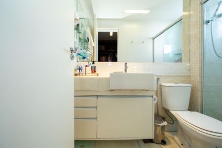 Apartamento à venda com 220m², 4 quartos e 3 vagasBANHEIRO2