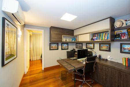 Apartamento à venda com 220m², 4 quartos e 3 vagasESCRITORIO