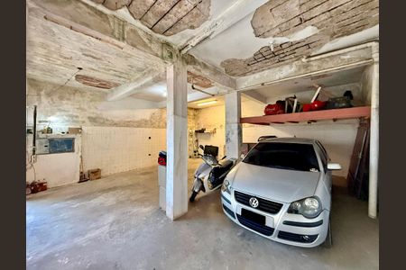 Casa à venda com 283m², 4 quartos e 4 vagas Casa à venda com 283m², 4 quartos e 4 vagasGaragem