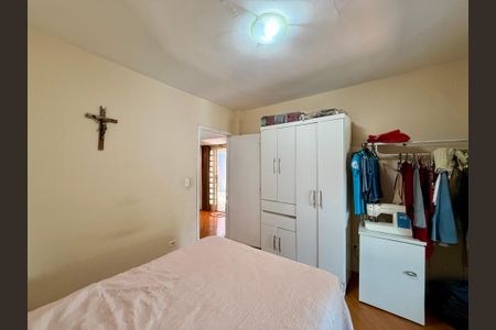 Casa à venda com 283m², 4 quartos e 4 vagas Casa à venda com 283m², 4 quartos e 4 vagasQuarto 2