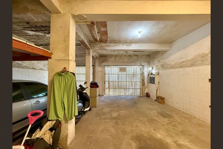 Casa à venda com 283m², 4 quartos e 4 vagas Casa à venda com 283m², 4 quartos e 4 vagasGaragem