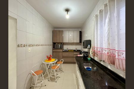 Casa à venda com 283m², 4 quartos e 4 vagas Casa à venda com 283m², 4 quartos e 4 vagasCozinha