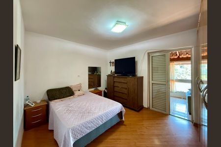 Casa à venda com 283m², 4 quartos e 4 vagas Casa à venda com 283m², 4 quartos e 4 vagasQuarto 1