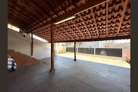 Casa à venda com 283m², 4 quartos e 4 vagas Casa à venda com 283m², 4 quartos e 4 vagasTerraço