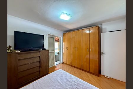 Casa à venda com 283m², 4 quartos e 4 vagas Casa à venda com 283m², 4 quartos e 4 vagasQuarto 1