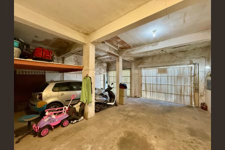 Casa à venda com 283m², 4 quartos e 4 vagas Casa à venda com 283m², 4 quartos e 4 vagasGaragem