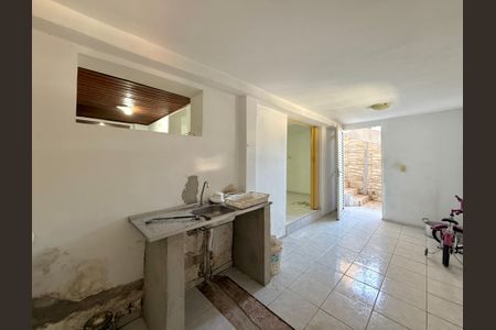 Casa à venda com 283m², 4 quartos e 4 vagas Casa à venda com 283m², 4 quartos e 4 vagasCasa 2