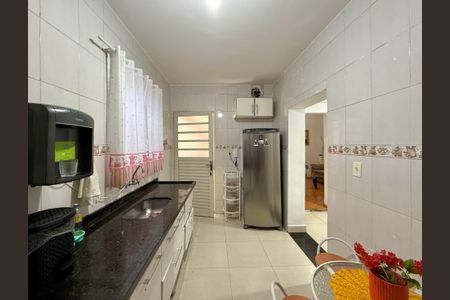 Casa à venda com 283m², 4 quartos e 4 vagas Casa à venda com 283m², 4 quartos e 4 vagasCozinha