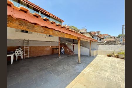 Casa à venda com 283m², 4 quartos e 4 vagas Casa à venda com 283m², 4 quartos e 4 vagasTerraço