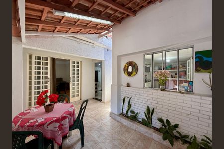 Casa à venda com 283m², 4 quartos e 4 vagas Casa à venda com 283m², 4 quartos e 4 vagasTerraço