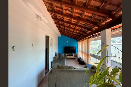 Casa à venda com 283m², 4 quartos e 4 vagas Casa à venda com 283m², 4 quartos e 4 vagasSala/Sacada