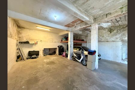 Casa à venda com 283m², 4 quartos e 4 vagas Casa à venda com 283m², 4 quartos e 4 vagasGaragem