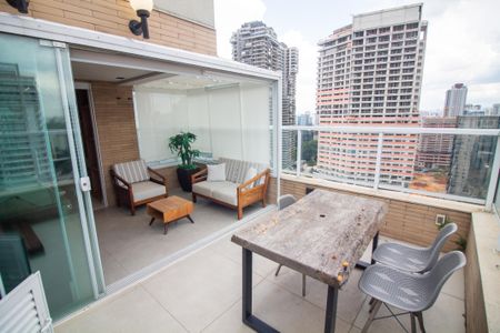 Apartamento para alugar com 181m², 4 quartos e 3 vagas Apartamento para alugar com 181m², 4 quartos e 3 vagasChurrasqueira / Hidromassagem