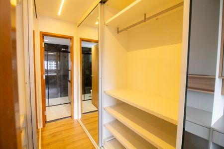 Apartamento para alugar com 181m², 4 quartos e 3 vagas Apartamento para alugar com 181m², 4 quartos e 3 vagasCloset da Suíte 2