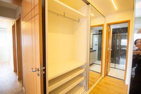Apartamento para alugar com 181m², 4 quartos e 3 vagas Apartamento para alugar com 181m², 4 quartos e 3 vagasCloset da Suíte 2