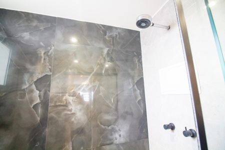 Apartamento para alugar com 181m², 4 quartos e 3 vagas Apartamento para alugar com 181m², 4 quartos e 3 vagasBanheiro da Suíte 2