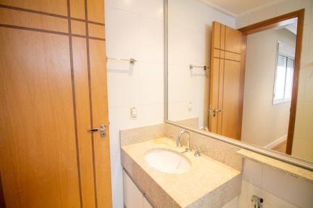 Apartamento para alugar com 181m², 4 quartos e 3 vagas Apartamento para alugar com 181m², 4 quartos e 3 vagasBanheiro da Suíte 1